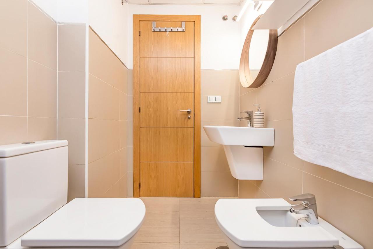 Апартаменты Maba/Private Backyard/Walk To Downtown/Large Smart Tv Малага Экстерьер фото